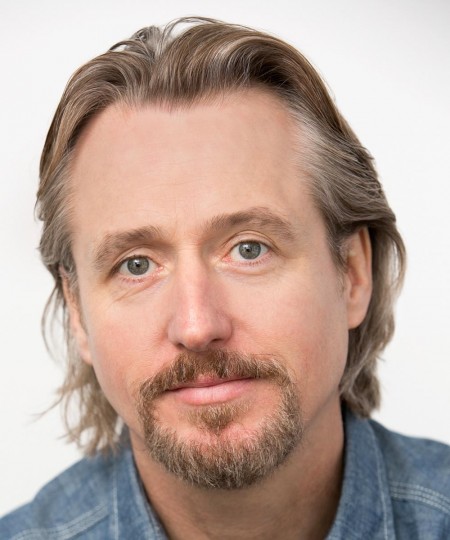 Linus  Roache