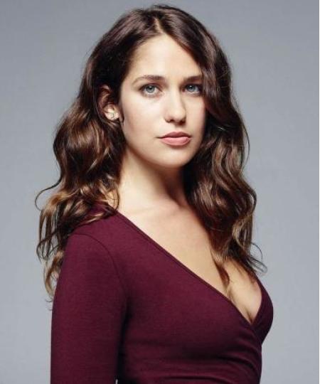 Lola Kirke